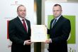 predsednika, Andrej Šketa in Zvonko Ivanušič z listino (foto: Željko Stevanić)